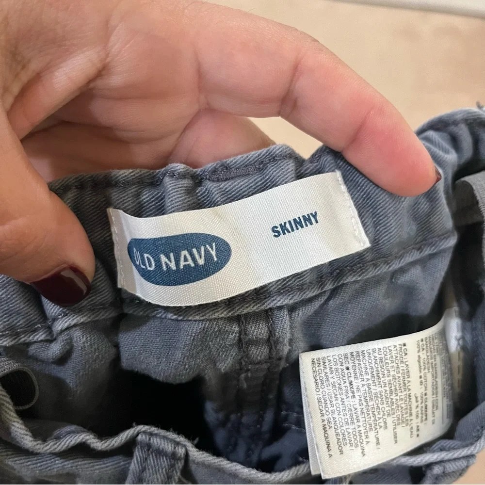5 for $25! Old Navy Gray Skinny Jeans 6